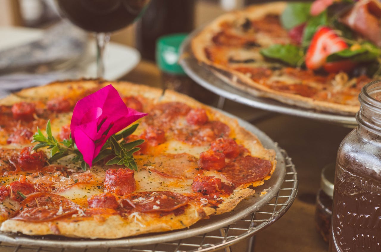 client-satisfaction-img pizza-with-flower